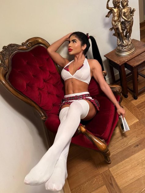 Pamela2020 Sensual Columbian Latina who enjoys showing you a great time :-)